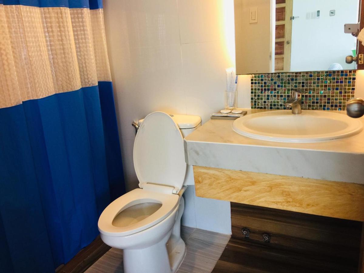 The Carmelence Lodge Tagaytay City Екстериор снимка