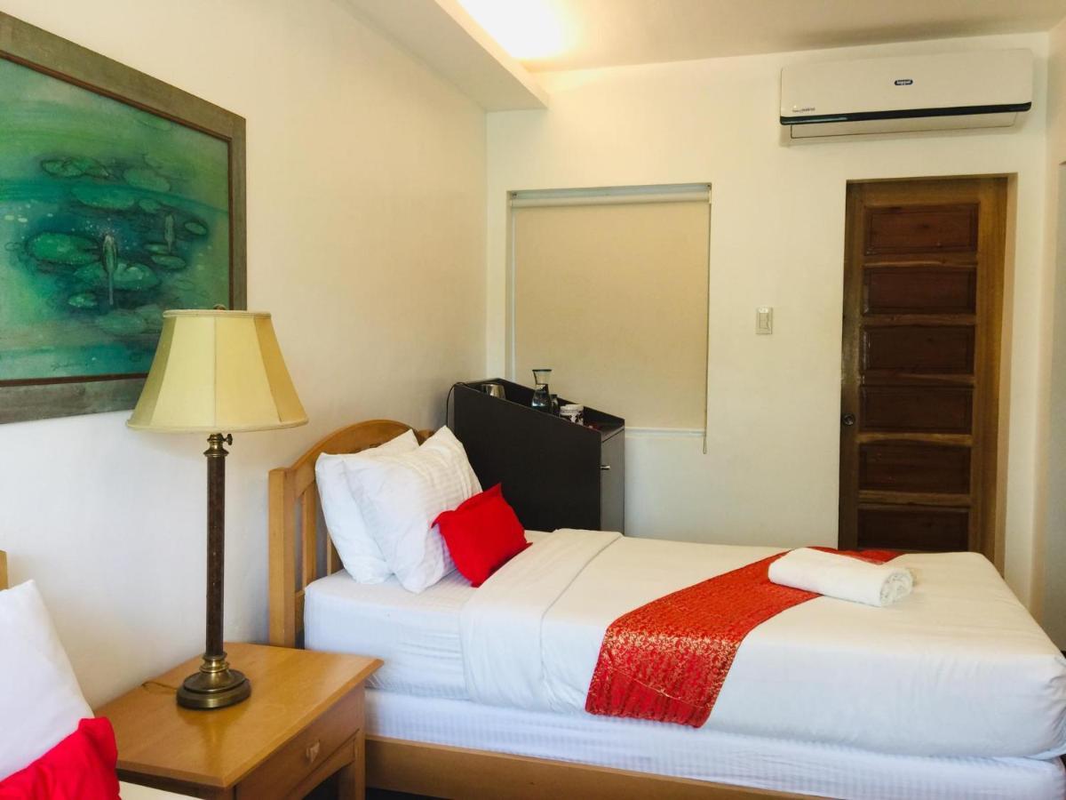The Carmelence Lodge Tagaytay City Екстериор снимка